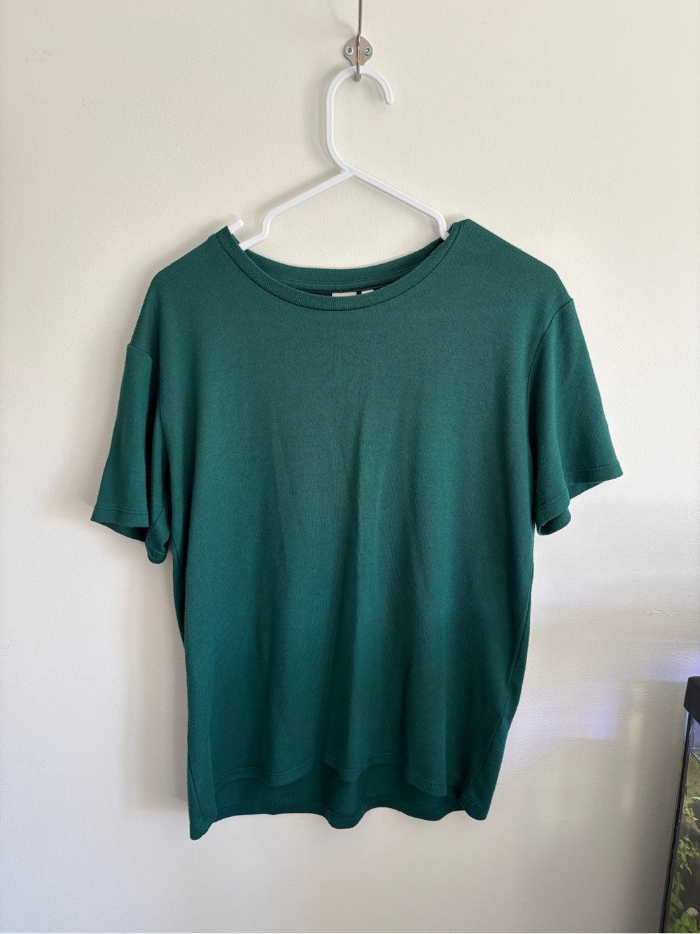 twik Men's Short Sleeve Crewneck Tee in Deep Green